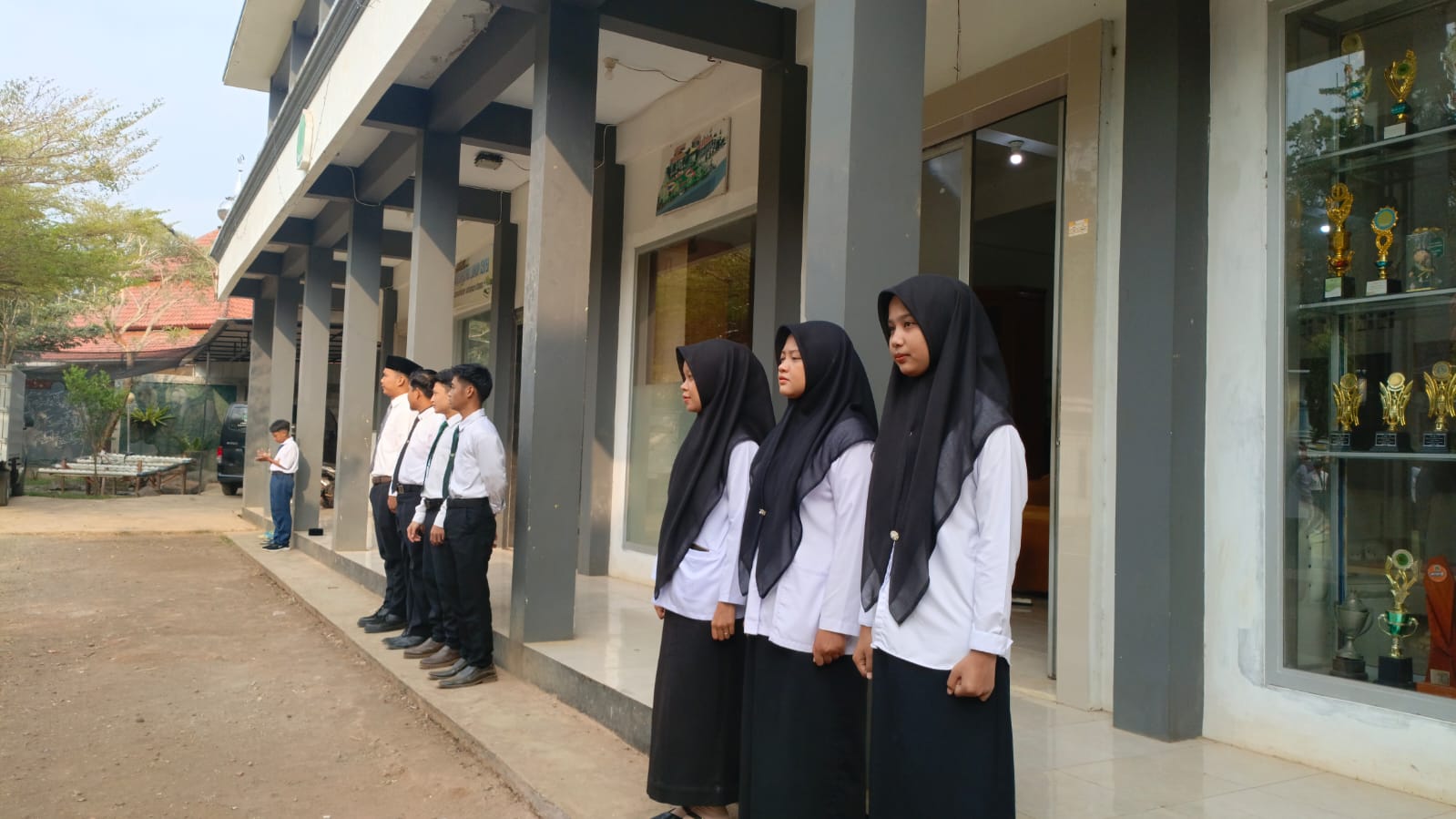 Upacara Bendera Hari Senin Rutin Digelar di RA, MTs, dan MA Sabilurrosyad